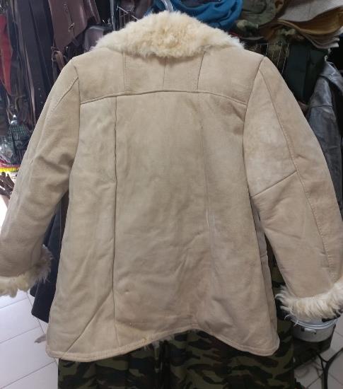 Детский меховой полушубок (бекеша) из нагольной овчины белого цвета